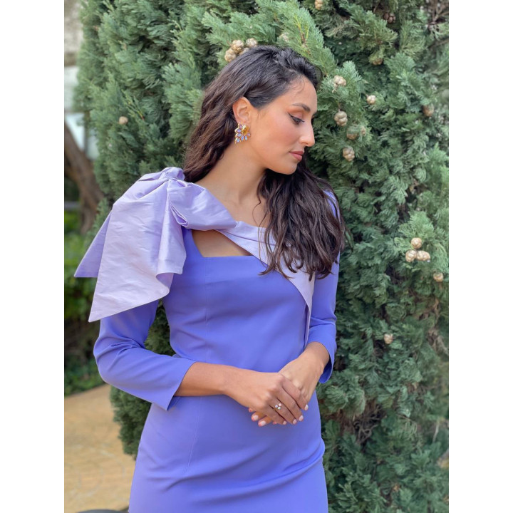 Vestido midi elegante con escote cuadrado y moña de tafetán | Doble S Moda