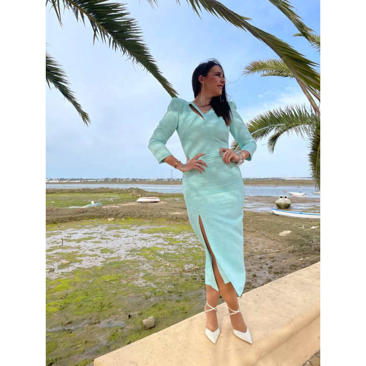 Vestido Midi Invitada con Escote Original y Raja Lateral – Doble S Moda