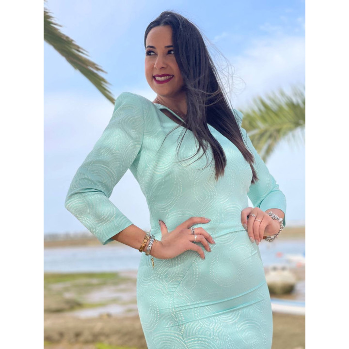 Vestido Midi Invitada con Escote Original y Raja Lateral – Doble S Moda