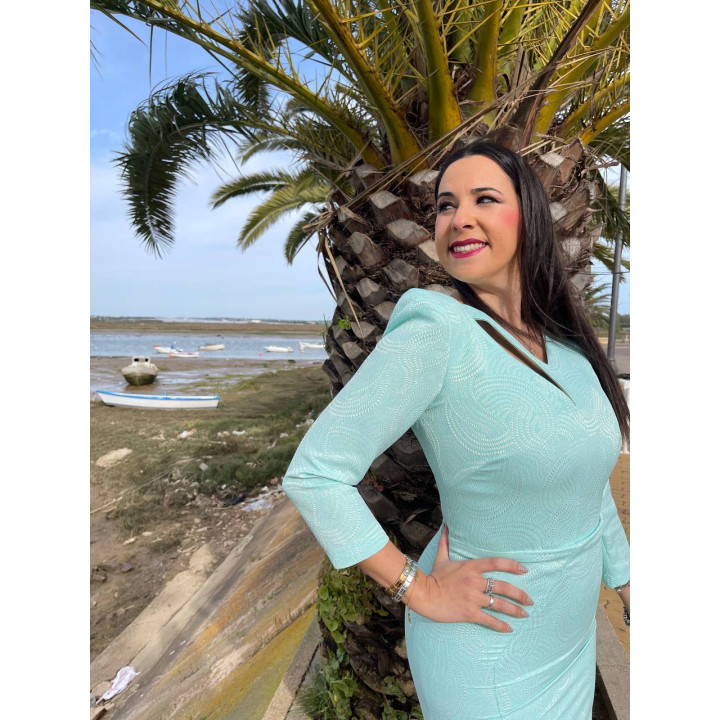 Vestido Midi Invitada con Escote Original y Raja Lateral – Doble S Moda