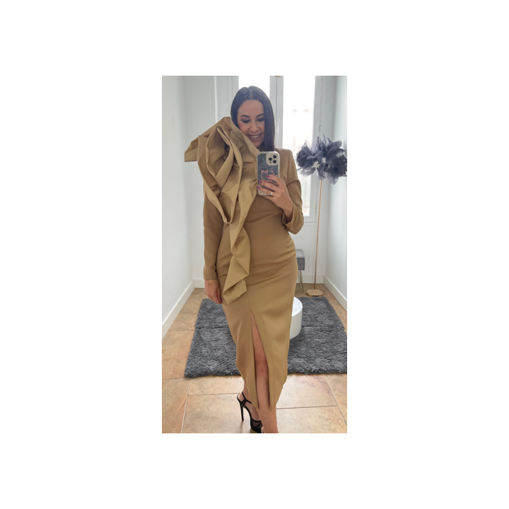Vestido Ajustado con Volante Grande en el Hombro – Elegancia Única | Doble S Moda